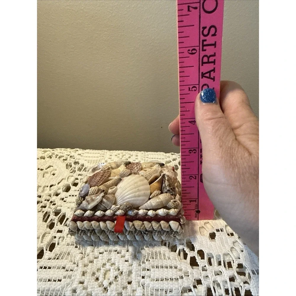 VINTAGE  JEWELRY BOX TRINKED BOX WITH SHALLS